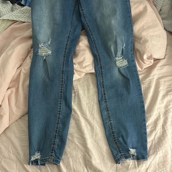 Celebrity Pink size 11 light wash - Picture 2 of 2